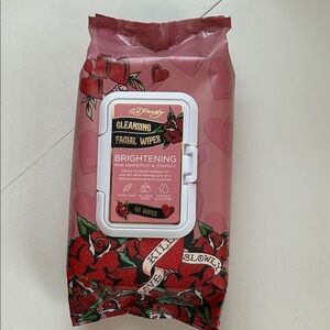 Ed Hardy Brightening Facial Wipes - Pink